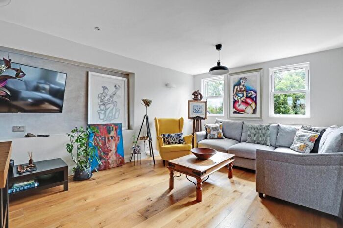 2 Bedroom Flat For Sale In Samos Road, London, SE20