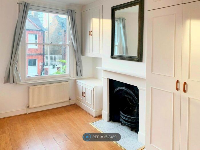 Studio To Rent In Biscay Road, London, W6