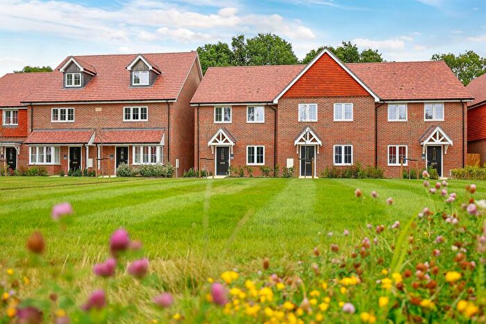 3 Bedroom End Of Terrace House For Sale In Haroldslea Drive, Horley, RH6