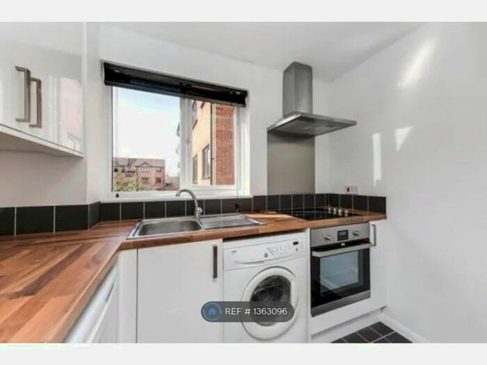 Studio To Rent In Glenville Grove, London, SE8