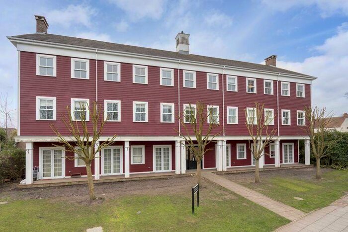 2 Bedroom Apartment To Rent In Green Lane, Worcester Park, KT4