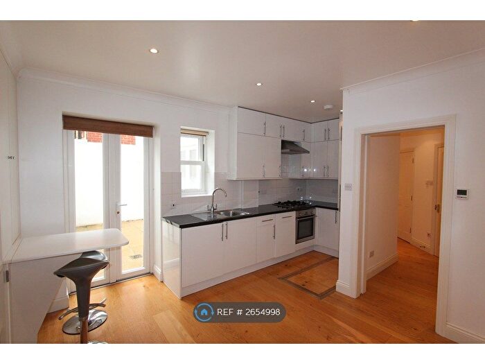 2 Bedroom Flat To Rent In Parliament Hill, London, NW3