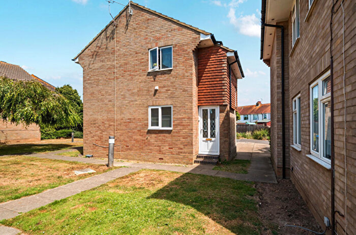 1 Bedroom Flat To Rent In Wembley Gardens, Lancing, West Sussex, BN15