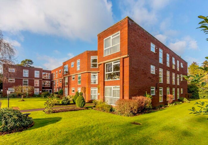 2 Bedroom Flat To Rent In Queens Court, Ellesmere Road, Weybridge, KT13