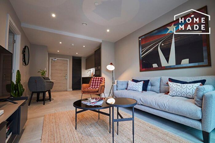 Flat To Rent In Angel Gardens, M4