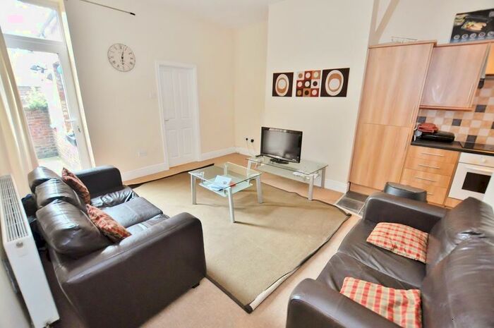 3 Bedroom Flat To Rent In Coniston Avenue, West Jesmond, Newcastle Upon Tyne, NE2