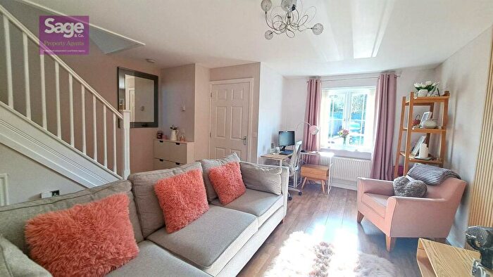 3 Bedroom Semi-Detached House For Sale In Woodside Drive, Newbridge, NP11