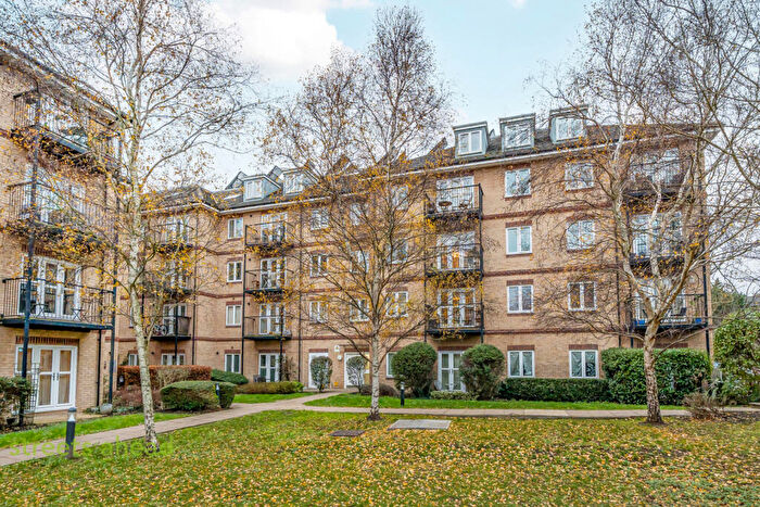 2 Bedroom Apartment For Sale In Isis House, Worcester Close, London, SE20