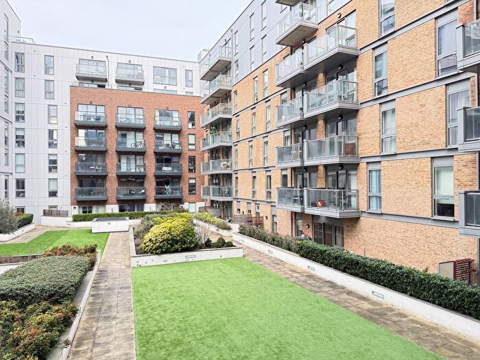 3 Bedroom Flat For Sale In Epstein Square, London, E14