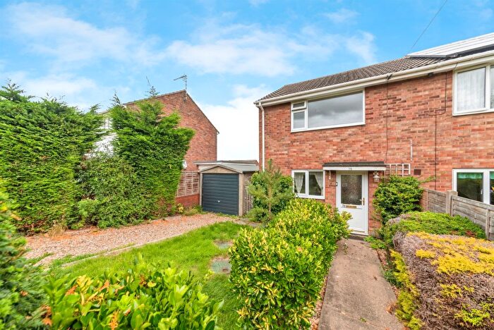 3 Bedroom Semi-Detached House For Sale In Fifth Avenue, Grantham, NG31