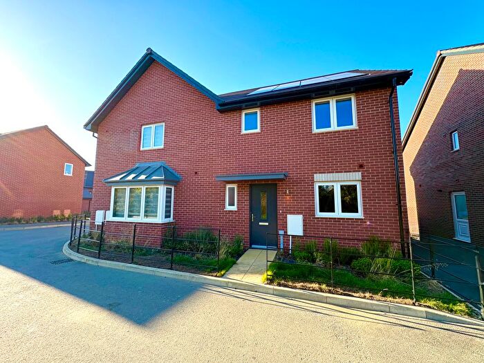 3 Bedroom Property To Rent In Aubrac Close, Whitehouse, Milton Keynes, MK8