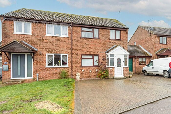 3 Bedroom Semi-Detached House For Sale In Potters Drive, Hopton, NR31