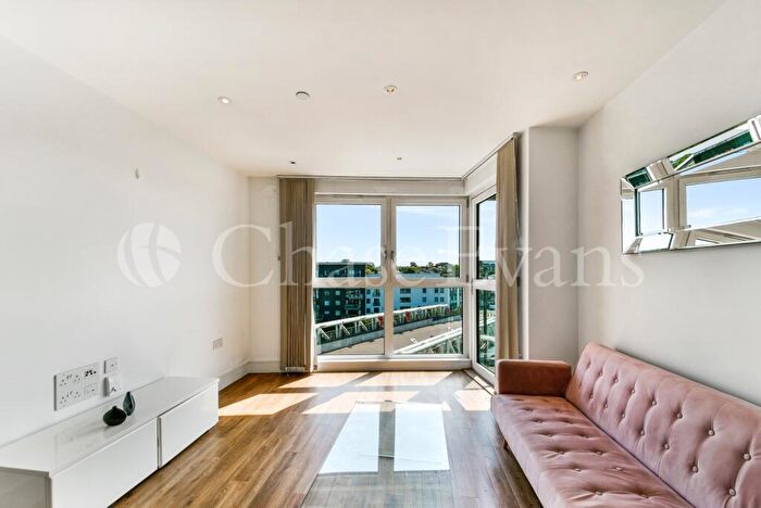 1 Bedroom Flat To Rent In Gillespie Court, Queensland Terrace, Queensland Road, Islington, London, N7