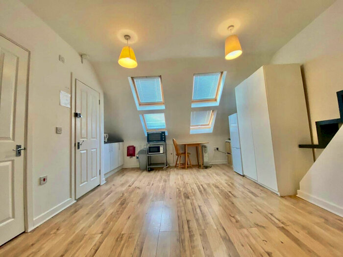 Studio To Rent In High Street, Orpington, BR6