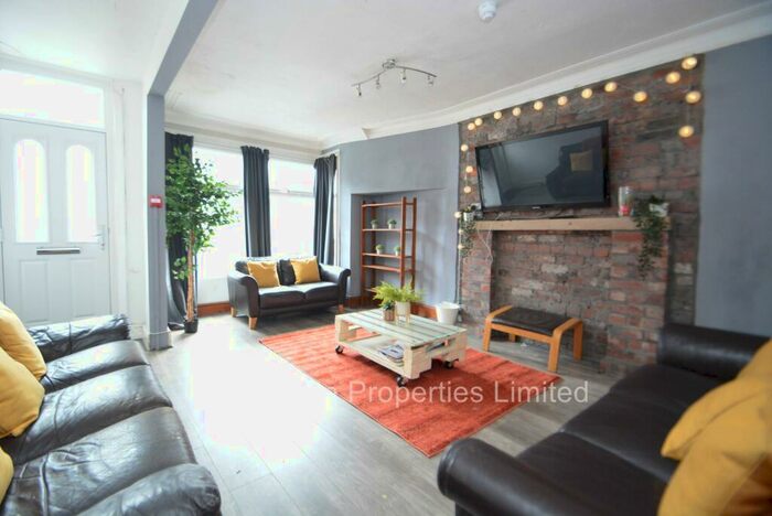 8 Bedroom Terraced House To Rent In Manor Drive, Hyde Park, Leeds, LS6