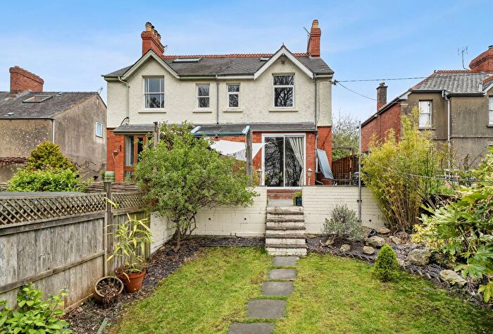 3 Bedroom Semi Detached House For Sale In Belmont Road, Stroud, Gloucestershire, GL5