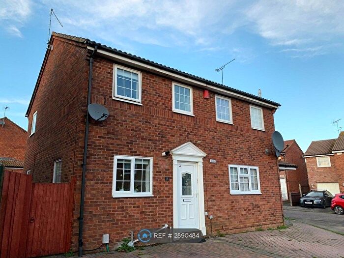2 Bedroom Semi-detached House To Rent In Barnston Close, Luton, LU2