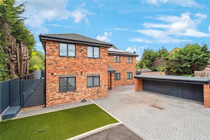 2 Bedroom Apartment For Sale In Laurels Road, Iver, Buckinghamshire, SL0