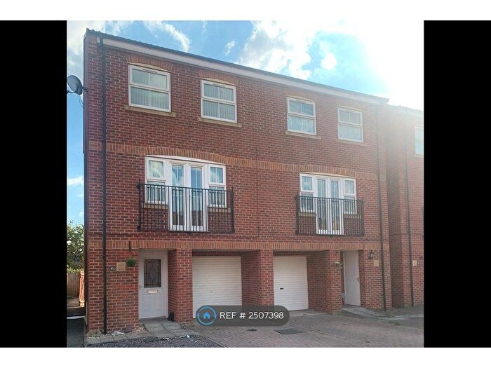 3 Bedroom Semi-Detached House To Rent In Sandringham Road, Brough, HU15