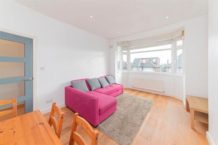 2 Bedroom Flat To Rent In Heriot Road, London, NW4