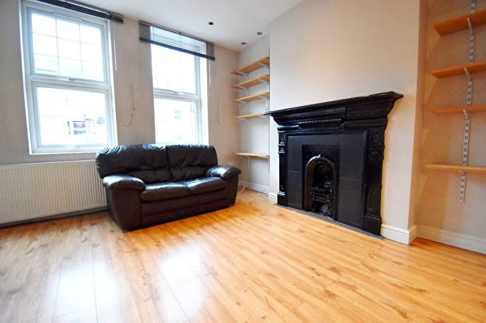 2 Bedroom Flat To Rent In Tottenham Lane, Crouch End, London, N8