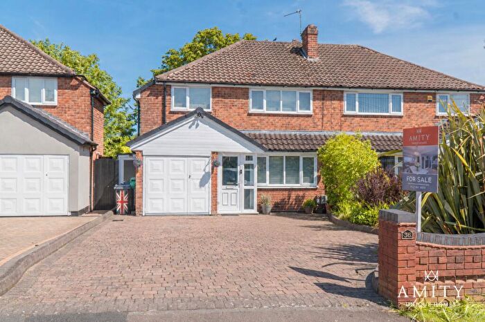 3 Bedroom Semi-Detached House For Sale In Elmwood Road, Streetly, B74