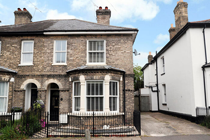 4 Bedroom Semi-Detached House For Sale In Meadowside, Chelmsford, CM2