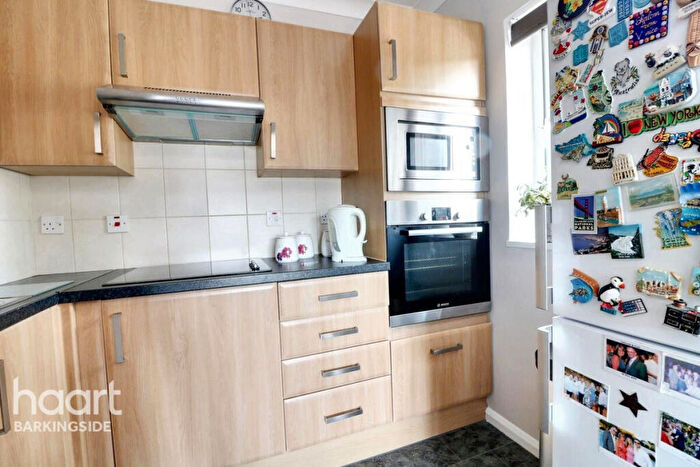 1 Bedroom Flat For Sale In Limewood Court, Beehive Lane, Redbridge, IG4