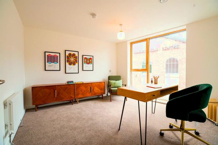 3 Bedroom Town House For Sale In David Street, Leeds, LS11