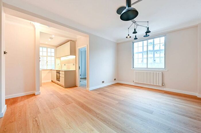 2 Bedroom Flat To Rent In Wigmore Court, Marylebone, London, W1U