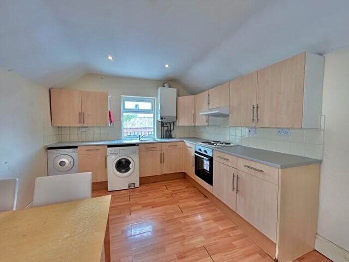 4 Bedroom Apartment To Rent In Woodville Road, Cardiff(City), CF24