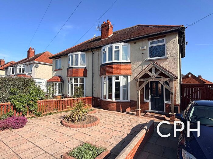3 Bedroom Semi Detached House For Sale In Newlands Park Grove, Scarborough, YO12