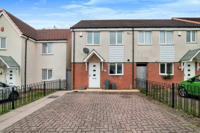 2 Bedroom Semi-Detached House To Rent In Bradfield Way, Dudley, West Midlands, DY1