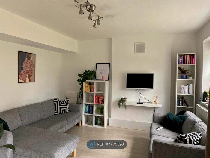 3 Bedroom Maisonette To Rent In London, London, SW4