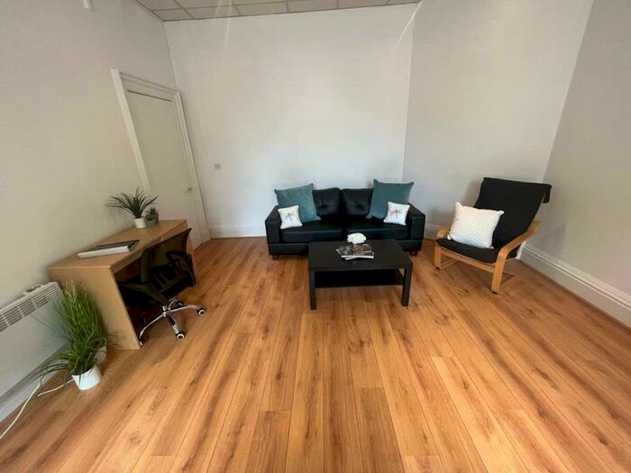 2 Bedroom Flat To Rent In Ridgeway House, LS6