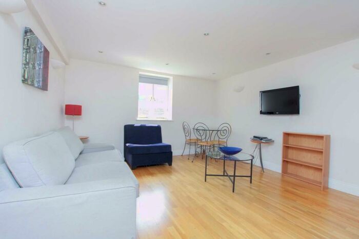 1 Bedroom Flat To Rent In Bishopsgate, Liverpool Street, EC2M