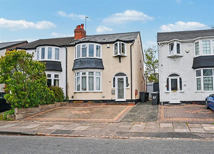 3 Bedroom Semi Detached House For Sale In Norman Avenue, Harborne, Birmingham, B32