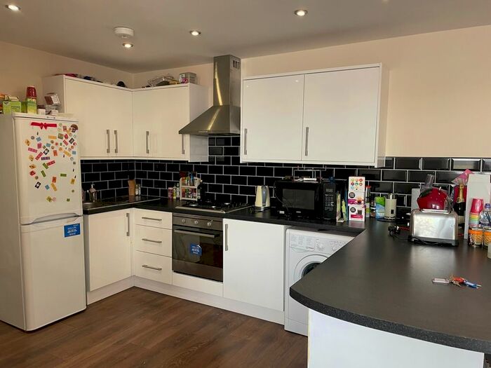 2 Bedroom Flat To Rent In Medway Street, Maidstone, ME14