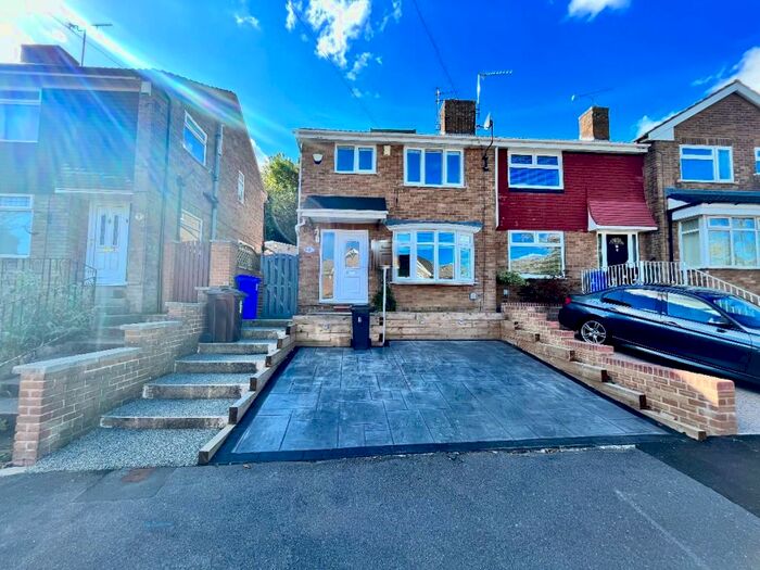 3 Bedroom Terraced House To Rent In Beaver Close, Sheffield, S13