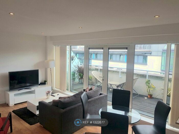2 Bedroom Flat To Rent In Welland Street, London SE10