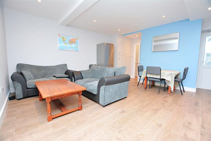 1 Bedroom Flat To Rent In University Road, Central Colliers Wood, SW19