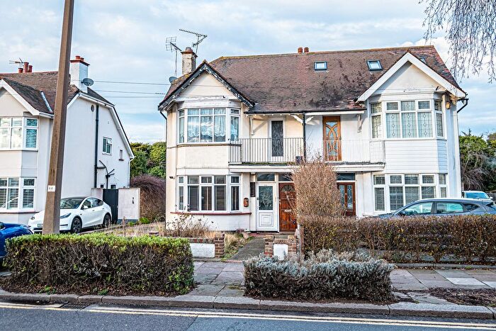 1 Bedroom Flat For Sale In Station Road, Southend-On-Sea, SS1