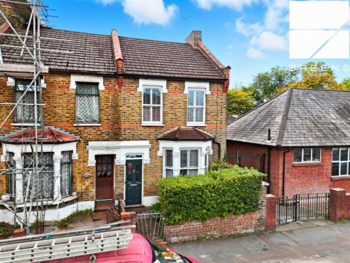 2 Bedroom End Of Terrace House For Sale In Cavendish Road, Highams Park, London, E4