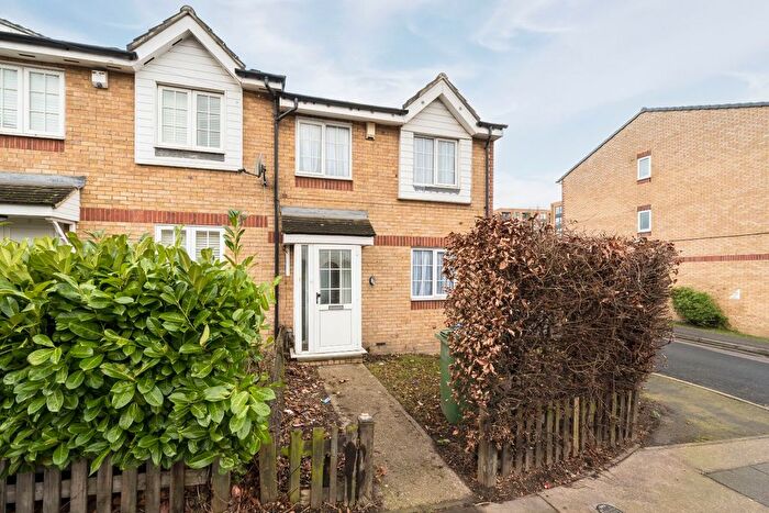 3 Bedroom End Of Terrace House To Rent In Victoria Way, Charlton, SE7