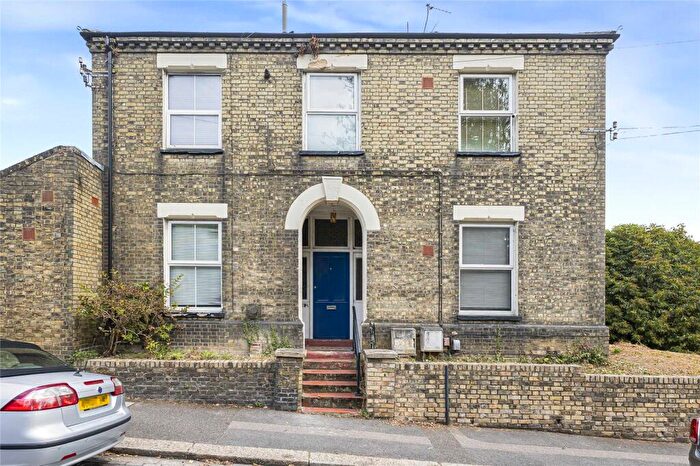 1 Bedroom Flat For Sale In Castle View Road, Strood, Rochester, Kent, ME2