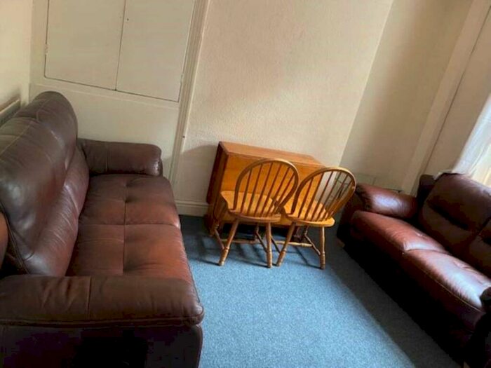 4 Bedroom Semi-Detached House To Rent In Davenport Avenue, Withington, M20