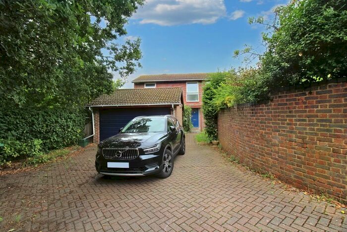4 Bedroom Detached House To Rent In Grafton Park Road, Worcester Park, KT4