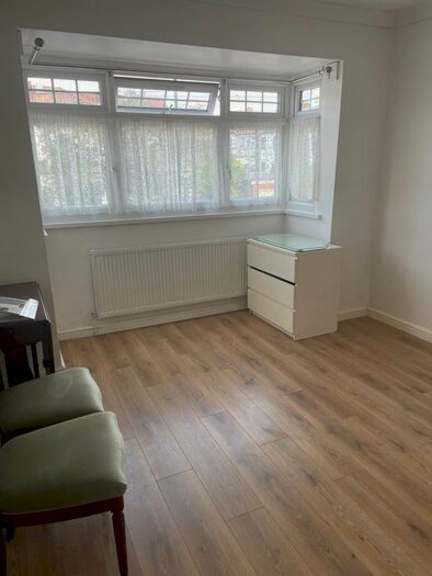 1 Bedroom Flat To Rent In Bridgewood Road, Streatham, SW16
