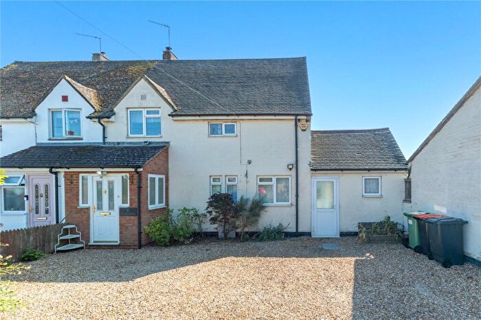3 Bedroom Semi-Detached House For Sale In Bradford Road, Toddington, Bedfordshire, LU5