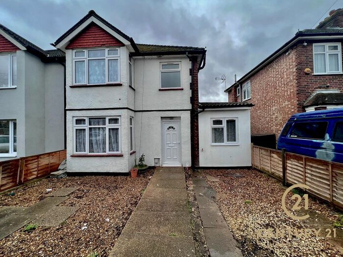4 Bedroom Semi-Detached House To Rent In Drayton Gardens, West Drayton, UB7